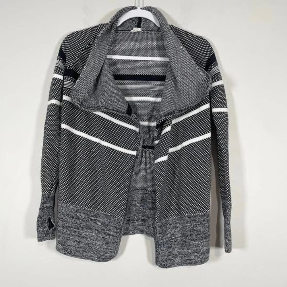 Ivivva Lululemon Feeling Toasty Wrap Sweater Girls 12 Black White Stripe Texture